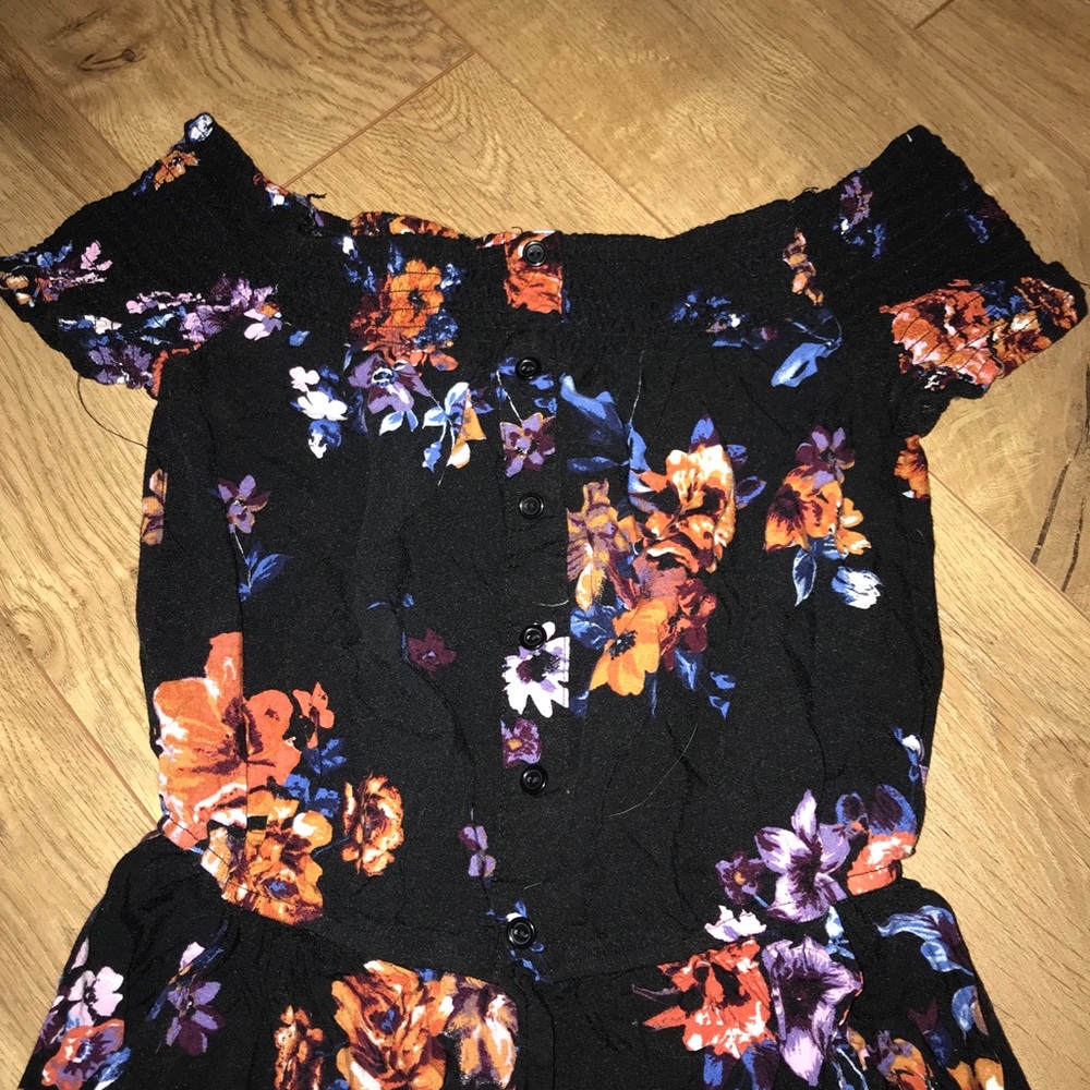 A flower patterned jumpsuit - Picture 2 of 2